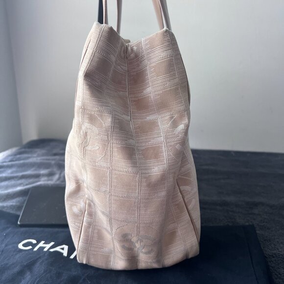 Authentic Chanel Vintage VTG Travel Line Tote in Blush with Dust-bag and Card - Picture 3 of 16
